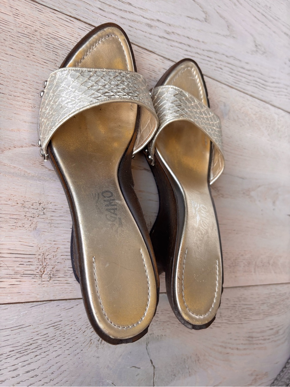 Ferragamo gold wedge slides - Picture 3 of 10